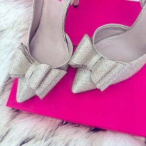 🦋🎁BETSY JOHNSON’s  GOLD RIBBON PUMPS💋💋💋💋💋💋💋💋💋💋💋💋